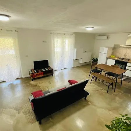 Luciano Apartment